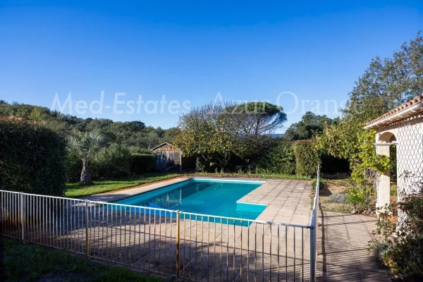 Maison de luxe à vendre à Cogolin, 899 000 €, Photo 2