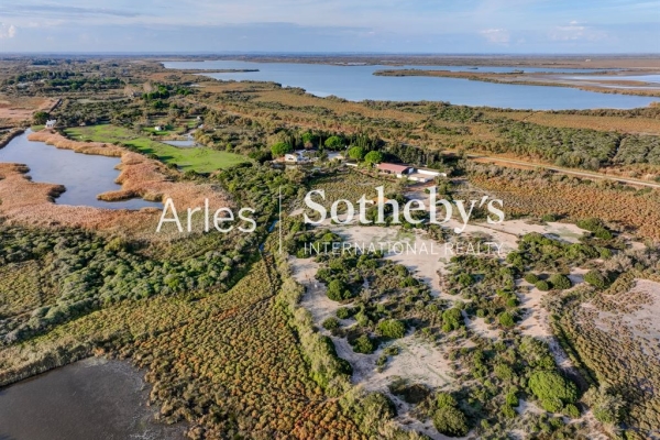 Luxury House for sale in Saintes-Maries-de-La-Mer, 1 800 000 €, Photo 2