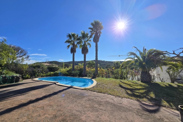 Maison de luxe à vendre à Saint-Raphaël, 970 000 €, Photo 1