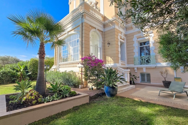 Luxury Apartment for sale in Saint-Raphaël, 2 200 000 €, Photo 1