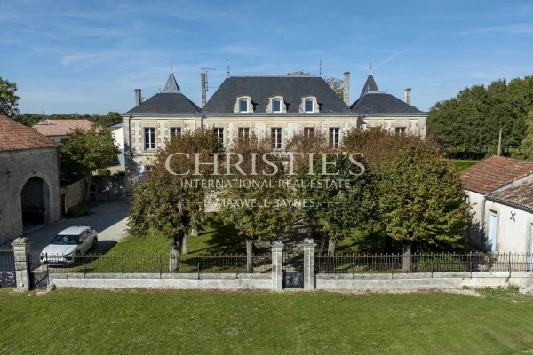 Maison de luxe à vendre à Saint-Jean-d'Angély, 1 255 000 €, Photo 3