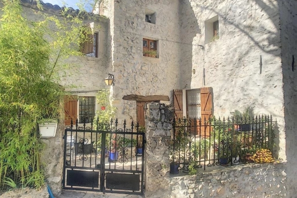 Maison de luxe à vendre à Grasse, 399 000 €, Photo 1