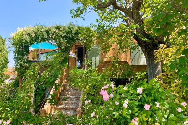 Maison de luxe à vendre à Roussillon, 477 000 €