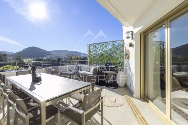 Luxury Apartment for sale in Mandelieu-la-Napoule, 1 100 000 €, Photo 1