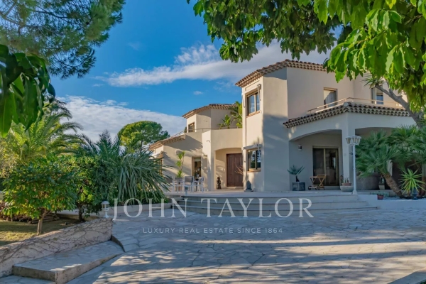 Maison de luxe à vendre à Nice, 2 110 000 €, Photo 2