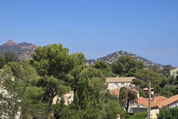 Luxury Apartment for sale in Saint-Raphaël, 680 000 €, Photo 2