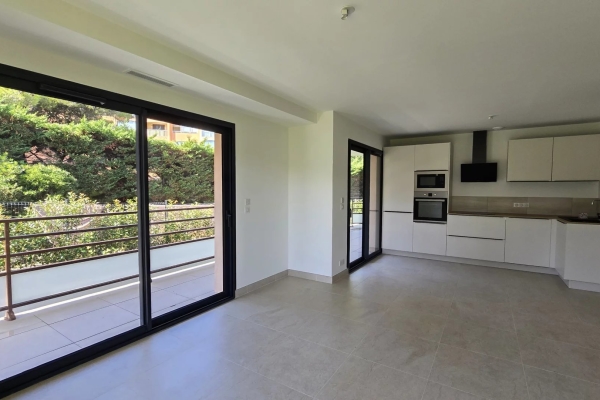 Luxury Apartment for sale in Saint-Raphaël, 699 000 €, Photo 4