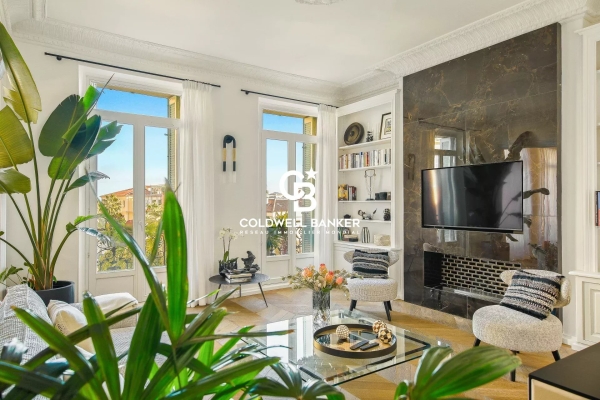 Luxury Apartment for sale in Hyères, 687 000 €, Photo 1