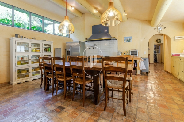 Luxury House for sale in Saint-Martin-de-Castillon, 850 000 €, Photo 6