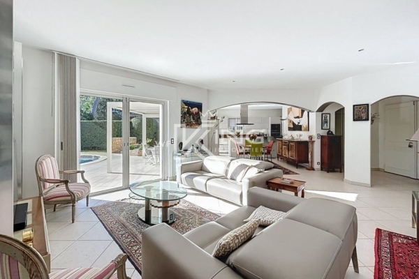 Maison de luxe à vendre à Saint-Raphaël, 1 450 000 €, Photo 2