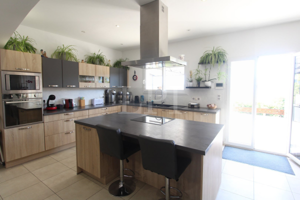 Maison de luxe à vendre à Saint-Martin-de-Castillon, 598 000 €, Photo 4