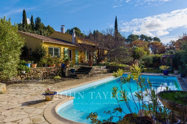 Maison de luxe à vendre à Le Castellet, 790 000 €, Photo 1