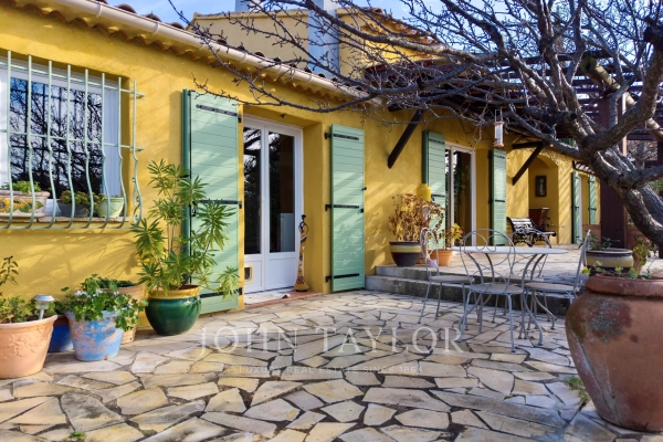 Maison de luxe à vendre à Le Castellet, 790 000 €, Photo 3