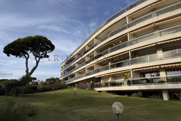 Appartement de luxe à louer à Antibes, 800 €, Photo 1