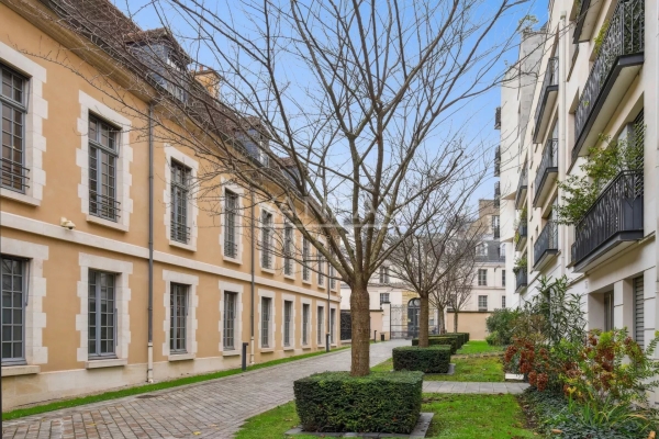 Luxury Apartment for sale in Paris 7Ème, 749 000 €, Photo 1