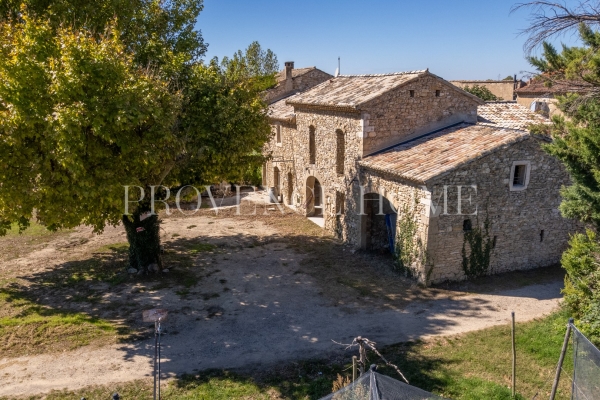 Maison de luxe à vendre à Robion, 900 000 €, Photo 1