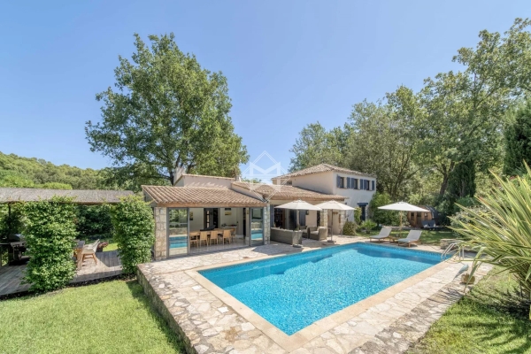 Maison de luxe à louer à Mougins, 6 000 €, Photo 1