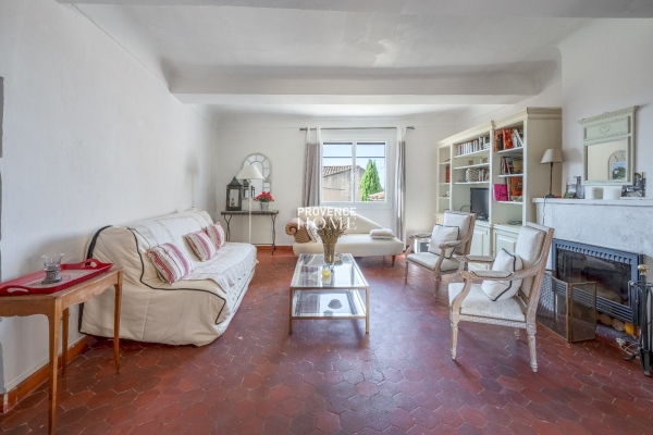Luxury House for sale in Saint Saturnin les Apt, 330 000 €, Photo 3