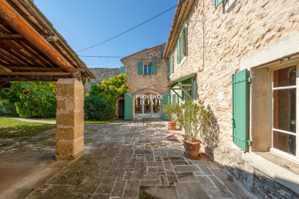 Maison de luxe à vendre à Robion, 680 000 €, Photo 3