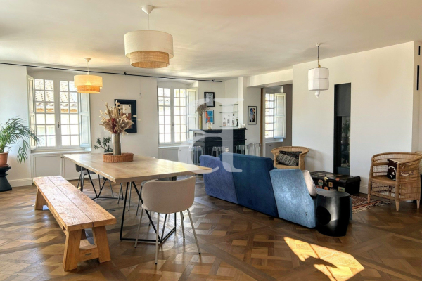 Luxury Apartment for sale in L Isle-sur-La-Sorgue, 880 000 €, Photo 1