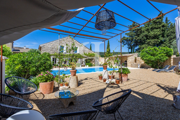 Maison de luxe à vendre à Uchaux, 675 000 €, Photo 1