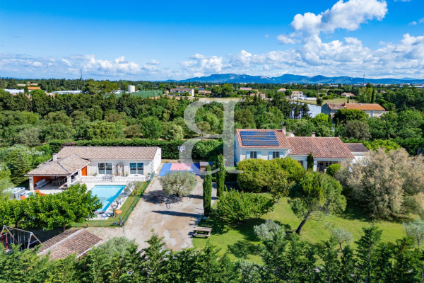 Luxury House for sale in Pernes-les-Fontaines, 999 000 €, Photo 1