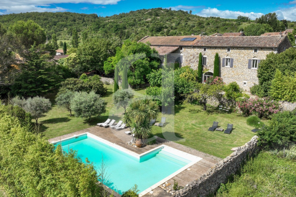 Maison de luxe à vendre à Villeneuve-de-Berg, 990 000 €, Photo 1