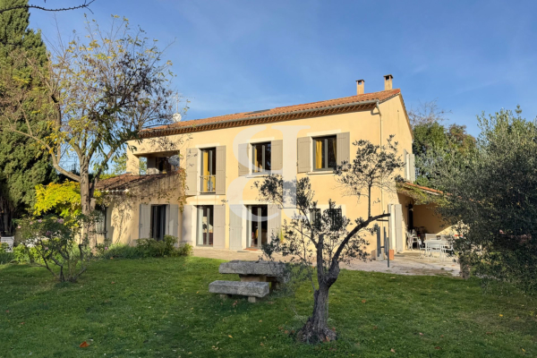 Maison de luxe à vendre à Saint-Rémy-de-Provence, 1 080 000 €, Photo 1