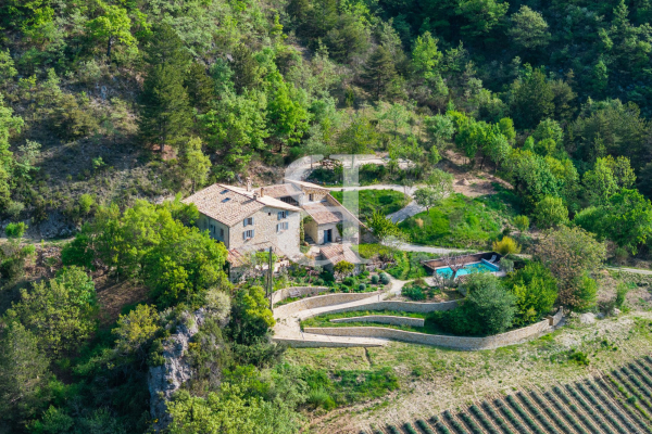 Maison de luxe à vendre à Saint-Ferréol-Trente-Pas, 825 000 €, Photo 1