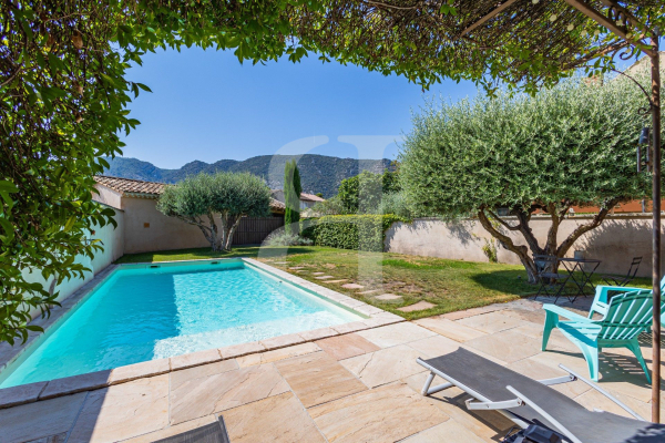 Luxury House for sale in Maubec, 899 000 €, Photo 1