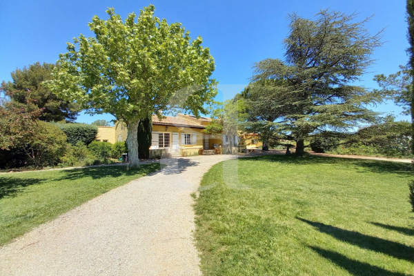 Luxury House for sale in Gordes, 899 000 €, Photo 1