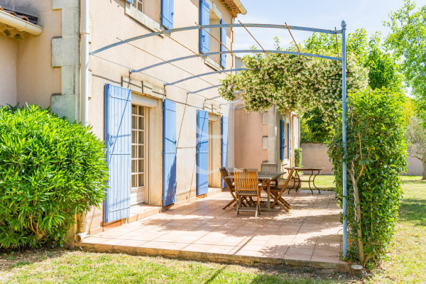 Maison de luxe à vendre à Saint-Rémy-de-Provence, 950 000 €, Photo 2