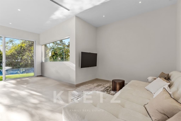 Luxury House for sale in Cagnes-sur-Mer, 1 145 000 €, Photo 3