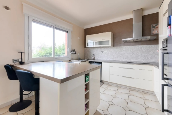 Maison de luxe à vendre à Sainte-Consorce, 585 000 €, Photo 2