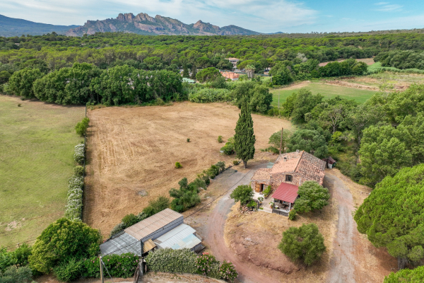 Maison de luxe à vendre à Roquebrune-sur-Argens, 645 000 €, Photo 1