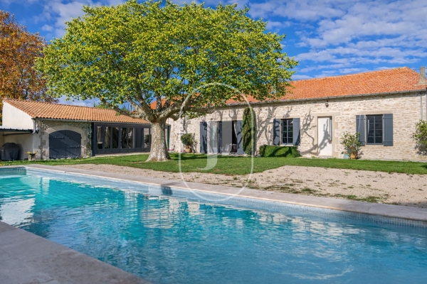 Maison de luxe à vendre à Saint-Rémy-de-Provence, 1 095 000 €, Photo 1