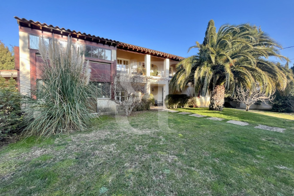 Maison de luxe à vendre à Saint-Rémy-de-Provence, 1 155 000 €, Photo 1