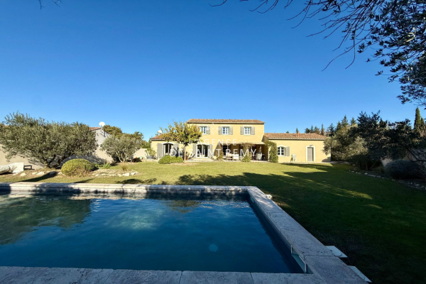 Maison de luxe à vendre à Saint-Rémy-de-Provence, 735 000 €, Photo 1