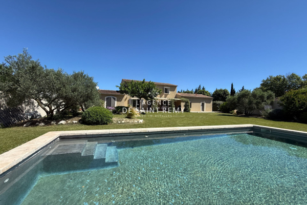 Maison de luxe à vendre à Saint-Rémy-de-Provence, 699 000 €, Photo 1