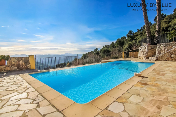 Maison de luxe à vendre à Le Tignet, 1 050 000 €, Photo 1