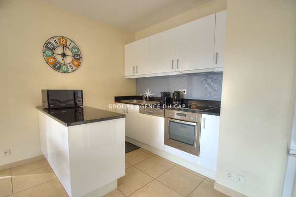 Luxury Apartment for sale in Saint-Raphaël, 284 000 €, Photo 6