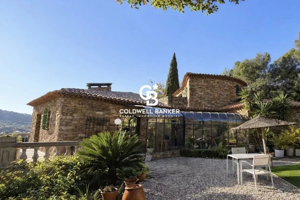 Maison de luxe à vendre à Hyères, 1 750 000 €, Photo 1