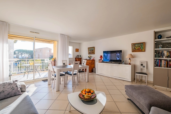 Luxury Apartment for sale in Sainte-Maxime, 795 000 €, Photo 1