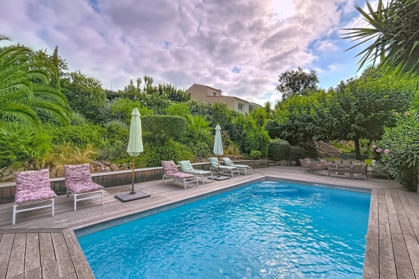 Maison de luxe à vendre à Cogolin, 910 000 €, Photo 1