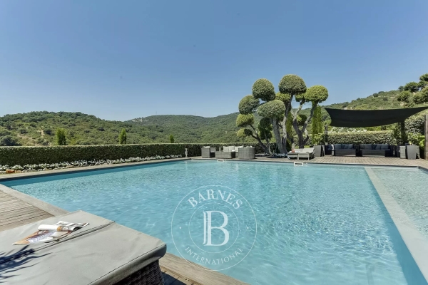 Luxury House for rental in Grimaud, 18 750 €, Photo 1