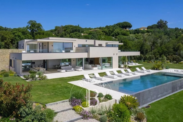 Luxury House for rental in Grimaud, 30 600 €, Photo 1