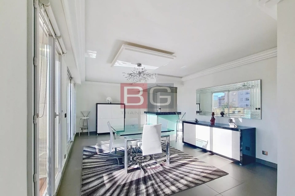 Appartement de luxe à vendre à Antibes, 625 000 €, Photo 2