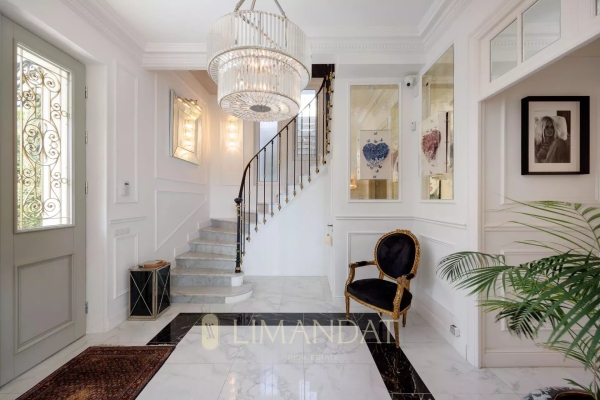 Maison de luxe à louer à Èze, 19 250 €, Photo 3