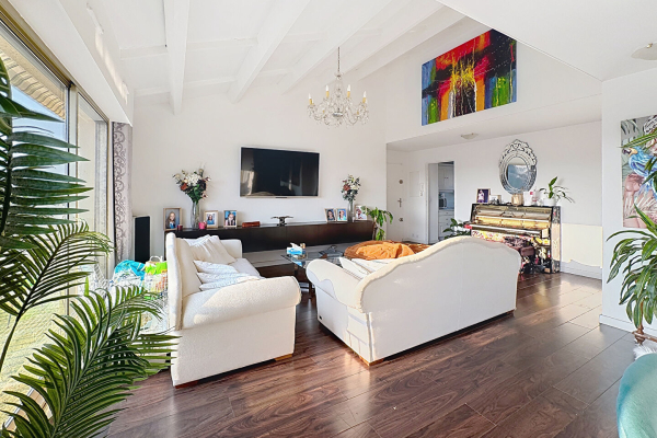 Luxury Apartment for sale in Saint-Raphaël, 370 000 €, Photo 2