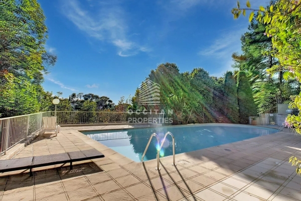 Luxury Apartment for sale in Le Cannet, 499 200 €